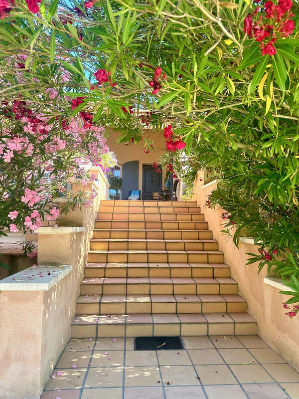 Maison à SUZE-LA-ROUSSE