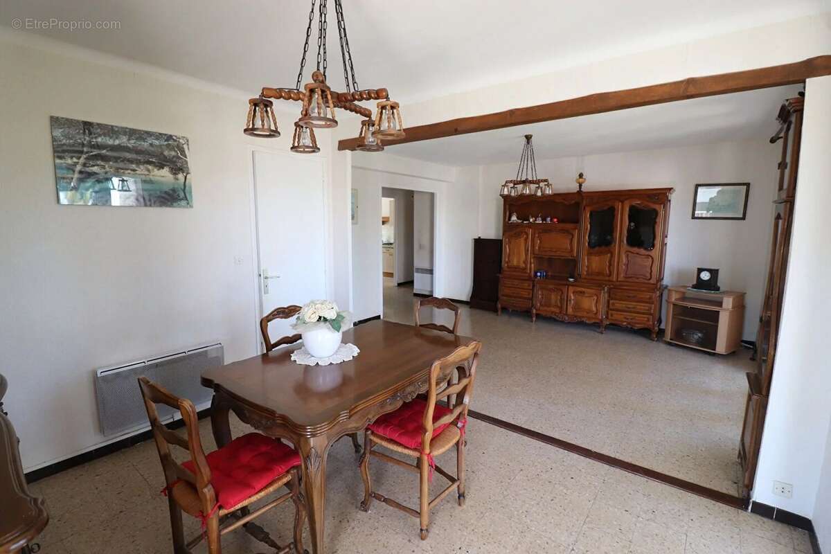 Appartement à SAINT-CYR-SUR-MER