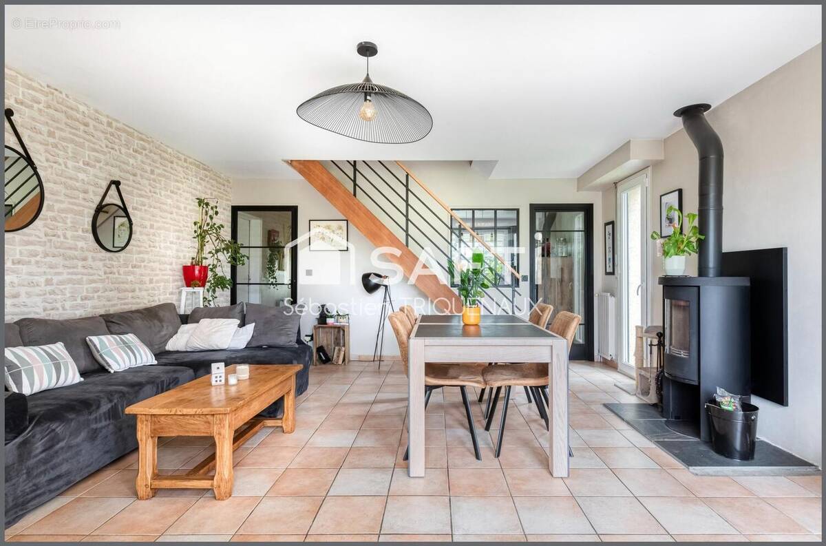 Photo 1 - Maison à MONTREUIL-JUIGNE