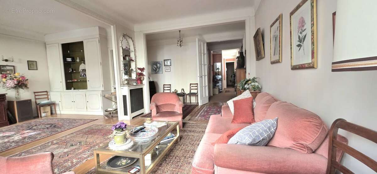 Appartement à PARIS-16E