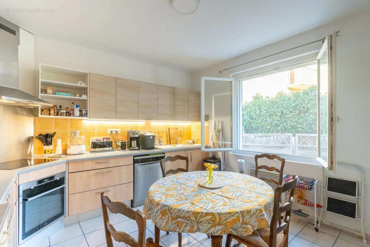 Appartement à SIX-FOURS-LES-PLAGES