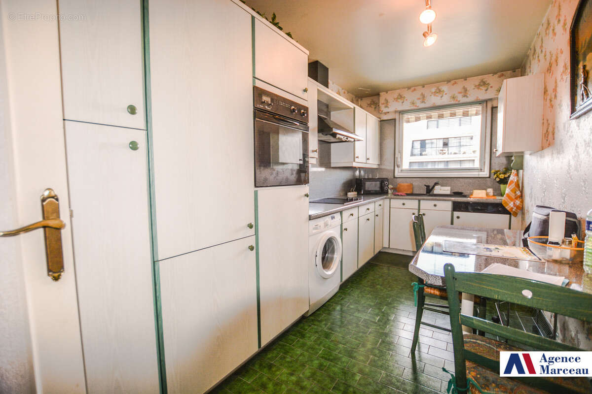Appartement à COURBEVOIE
