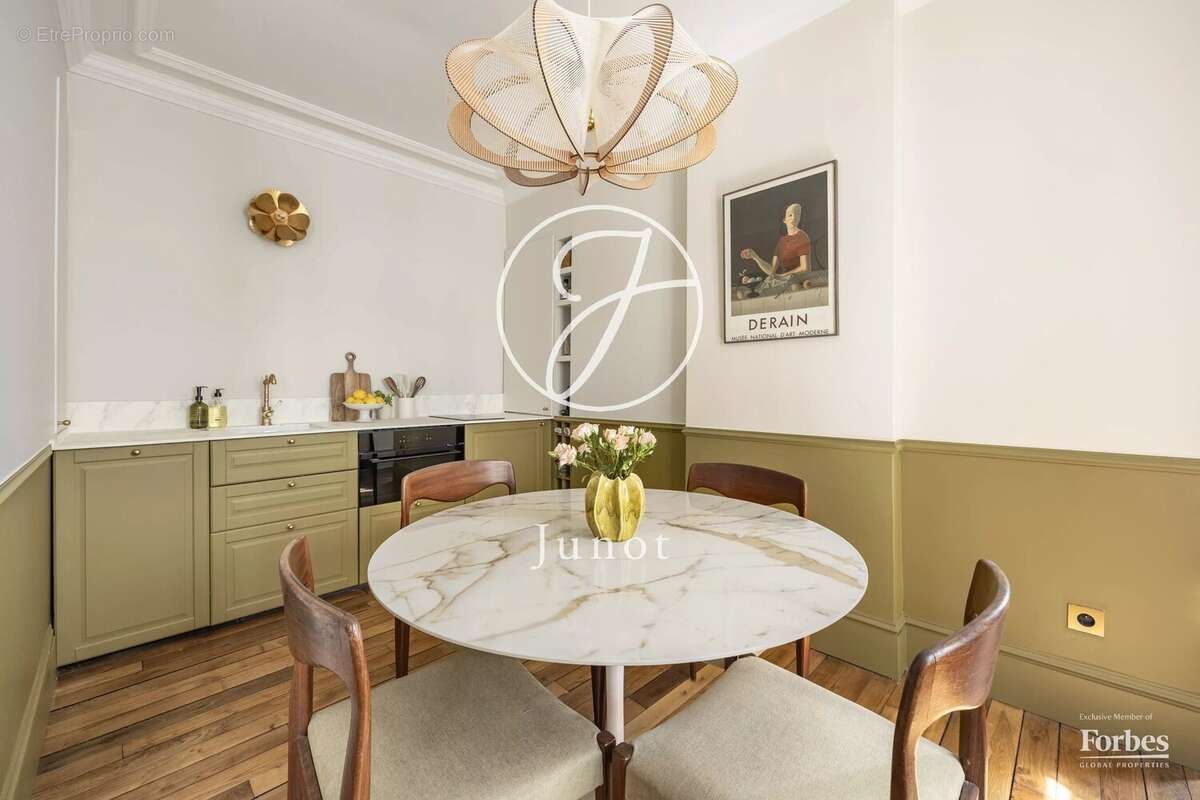 Appartement à PARIS-7E