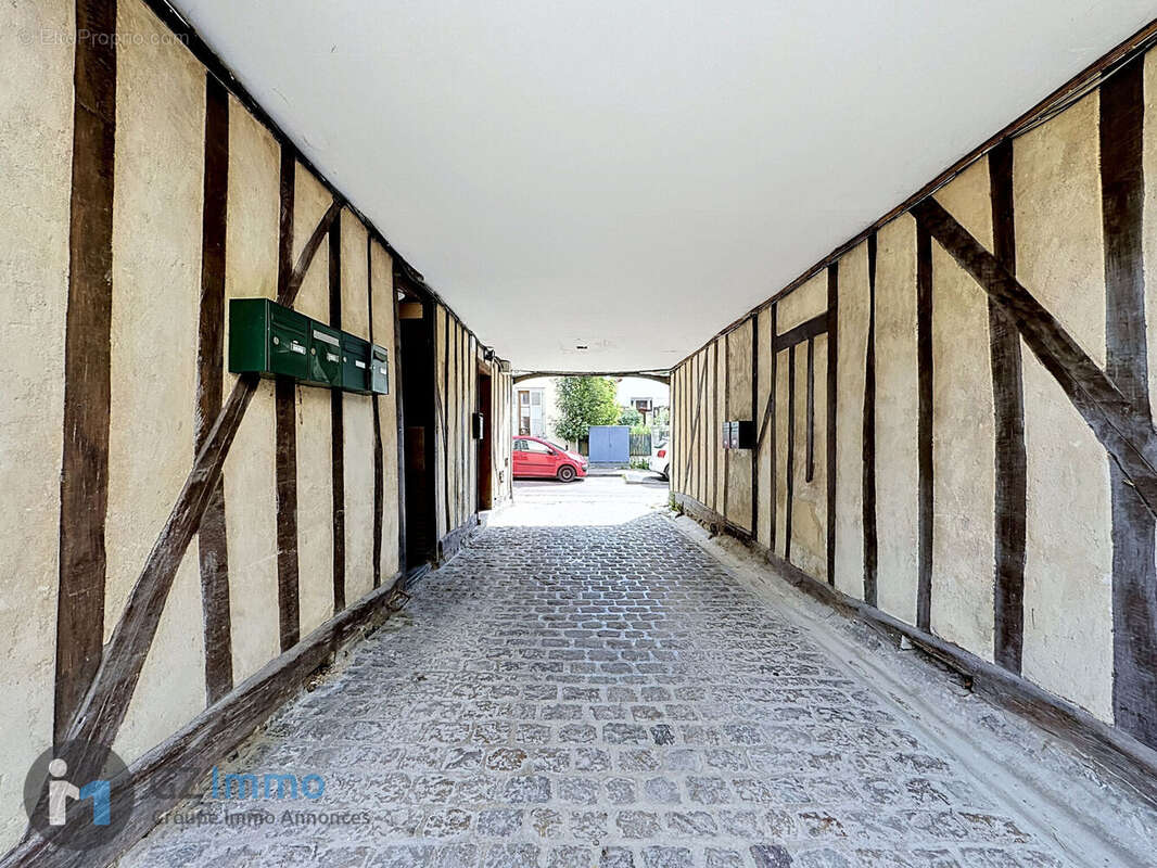 Photo 6 - Parking à TROYES