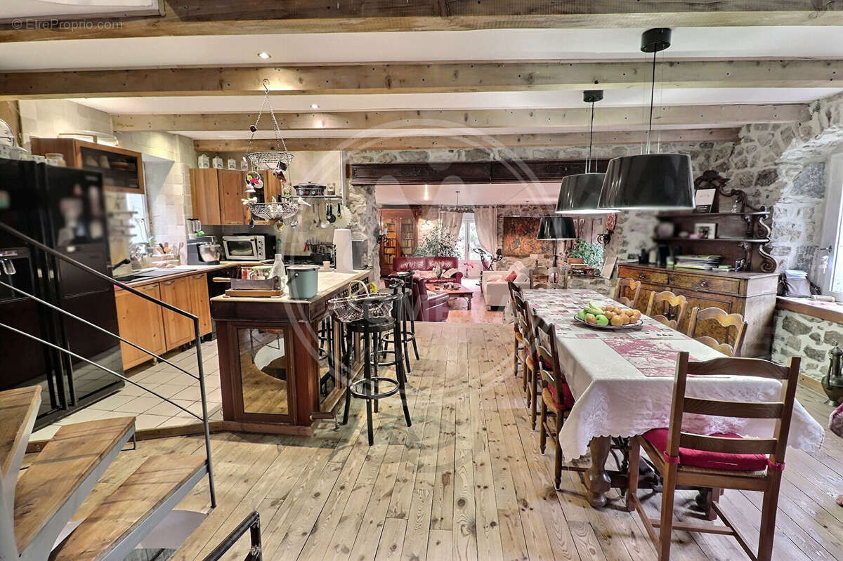 Maison à SAINT-PIERRE-SUR-DOUX