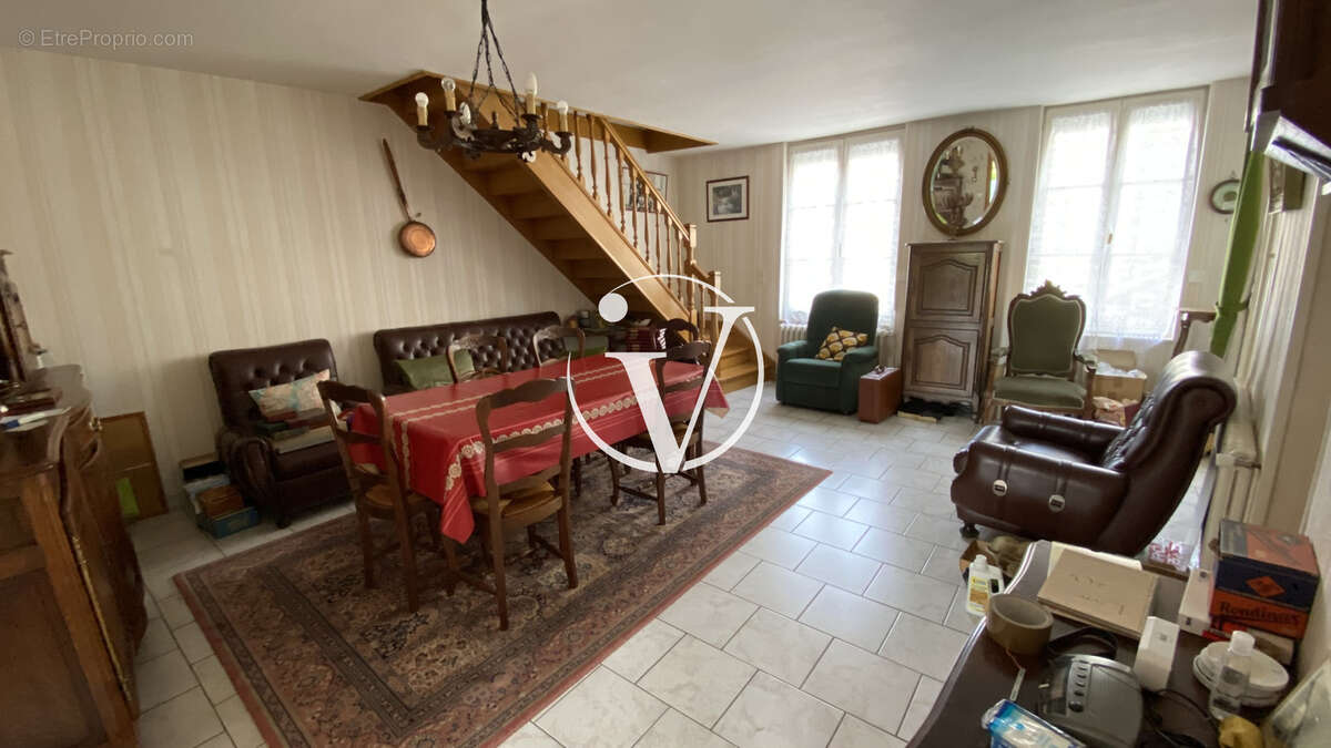 Maison à AZE