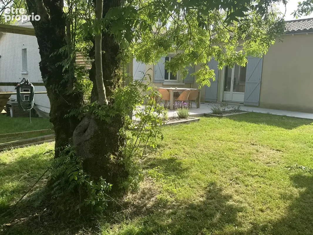 Maison offrant de belles prestations dans un cadre verdoyant et calme - photo 3