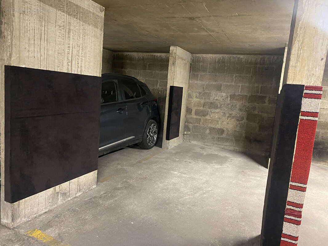 Parking à PARIS-20E