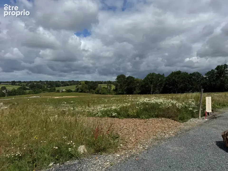 Terrain à LE GENEST-SAINT-ISLE