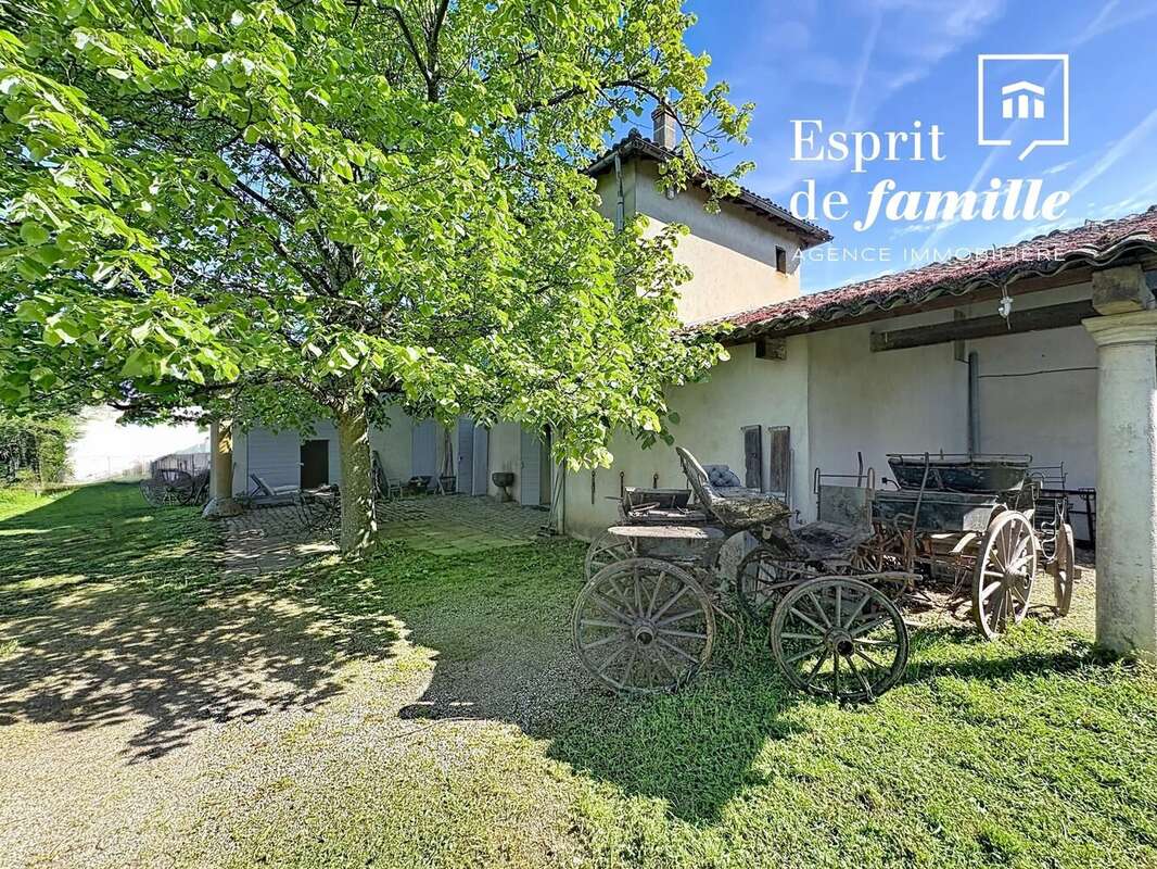 Maison à MONTANAY