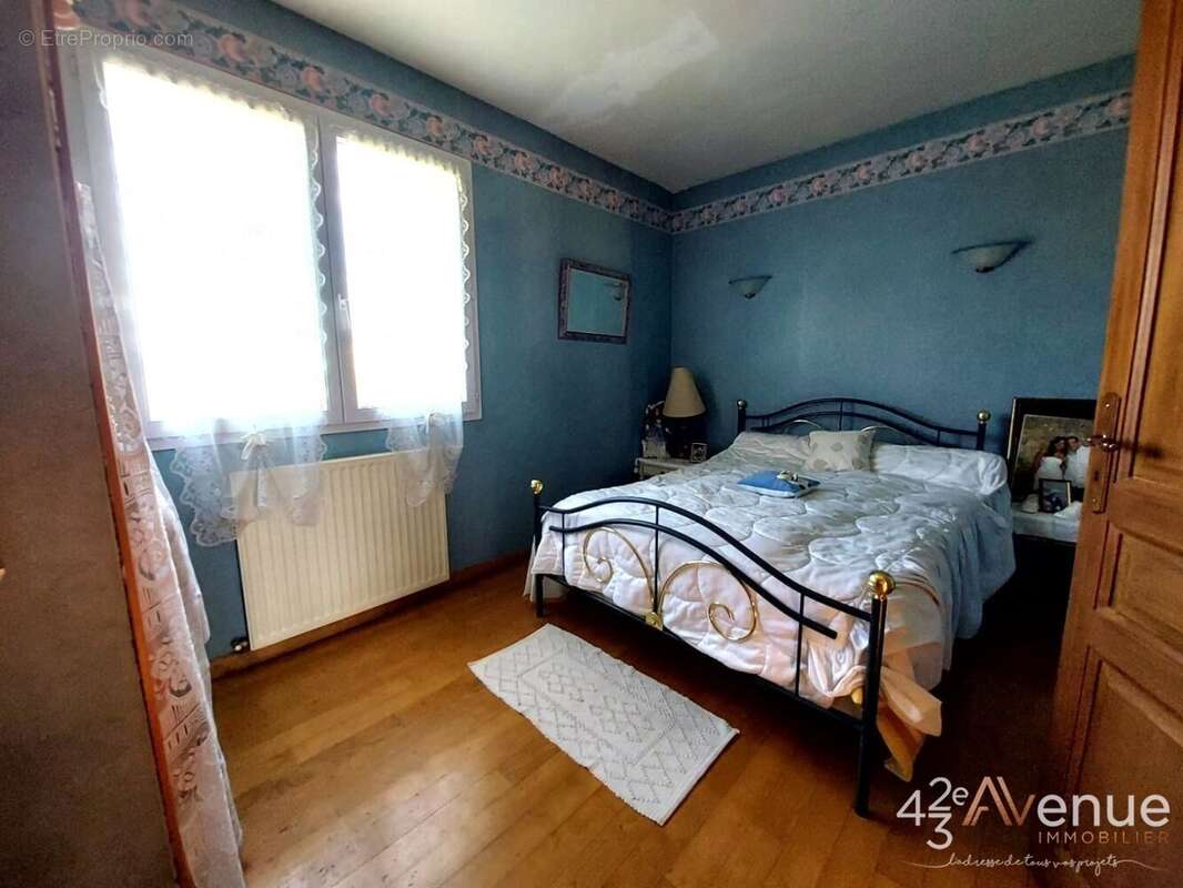 Maison à SAINT-BONNET-LES-OULES