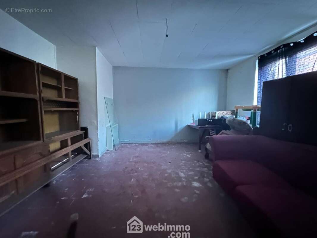 Vous bénéficiez d'une pièce de vie de 37 m² avec son espace salon et cuisine