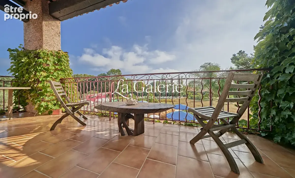 Maison 13 pièces 430 m² à vendre à La Londe-Les-Maures (83250) - photo 8