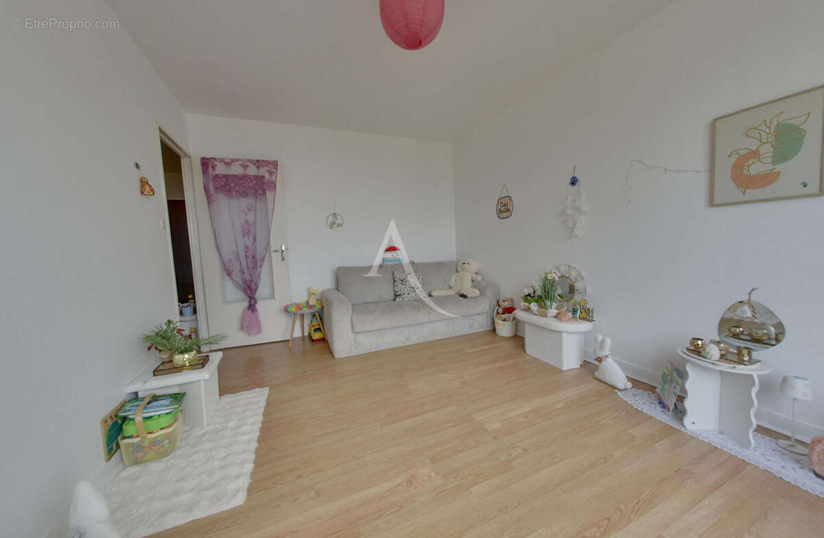 Appartement lumineux avec balcon, parking et cave - photo 2