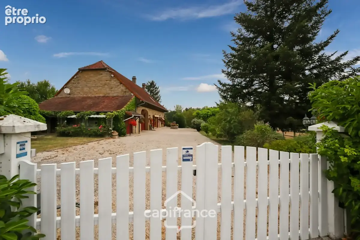 Maison en pierre au calme avec piscine, 5 chambres et plus de 1,6 hectare de terrain - Proche Lons-le-Saunier (39000) - photo 30
