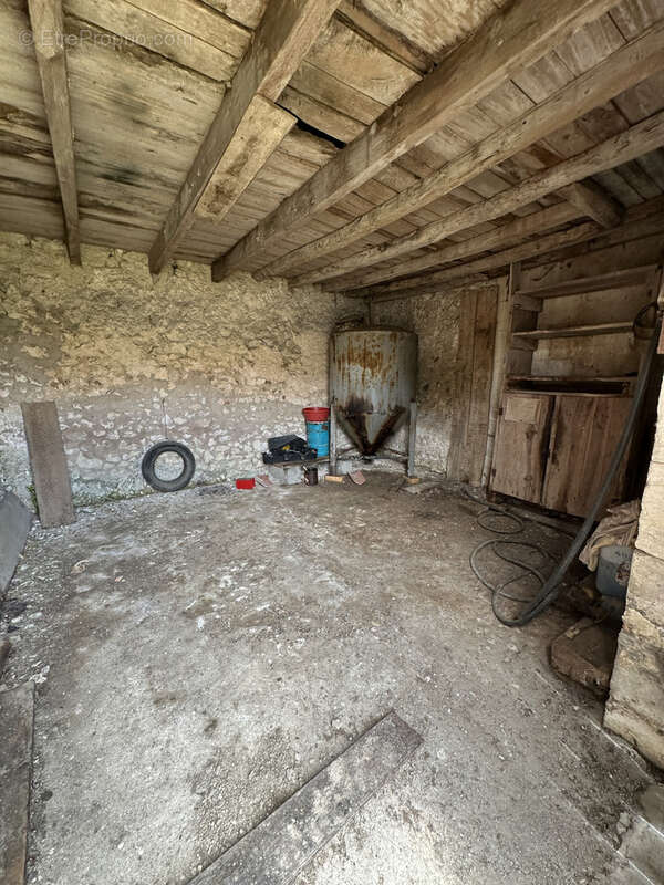 Propriété en pierres, deux maisons et terrain - photo 18