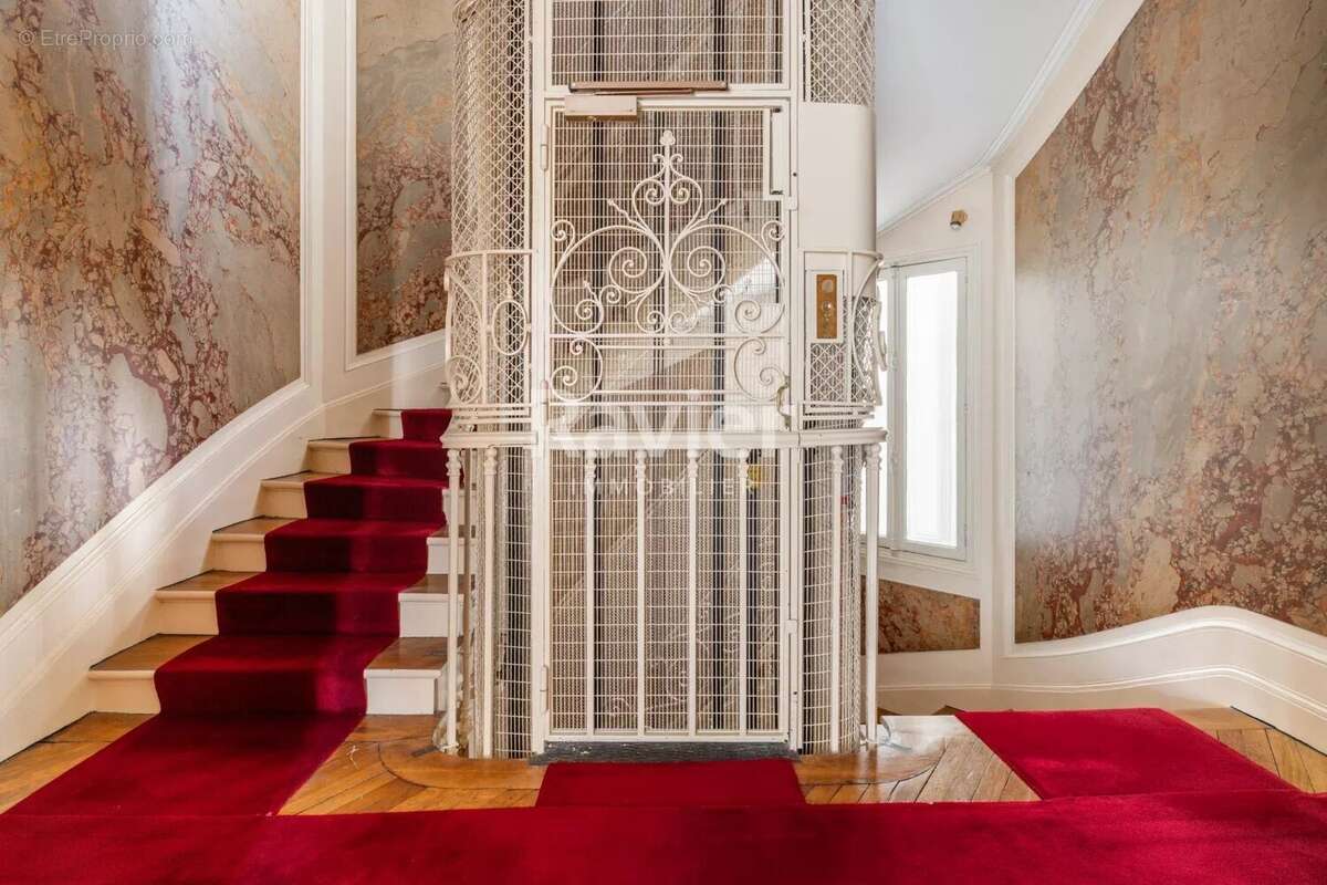 Appartement à PARIS-17E