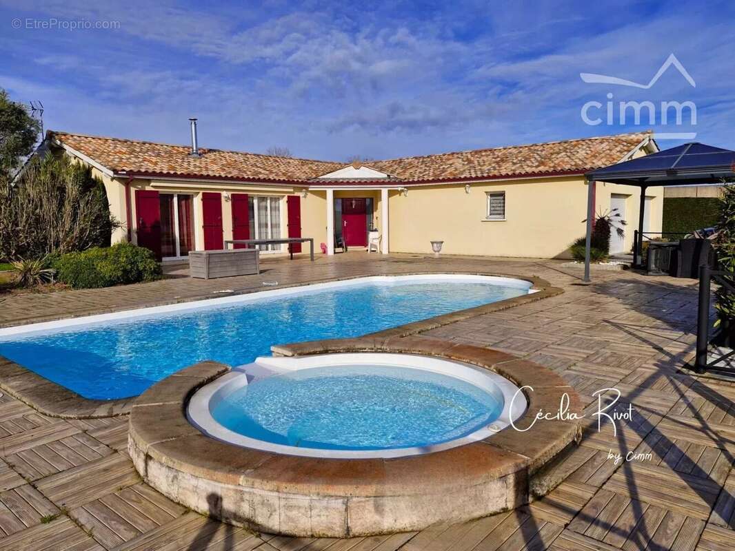 Maison à SAINT-CHRISTOLY-DE-BLAYE