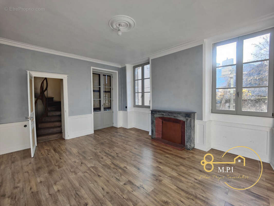 Maison à FRESNAY-SUR-SARTHE