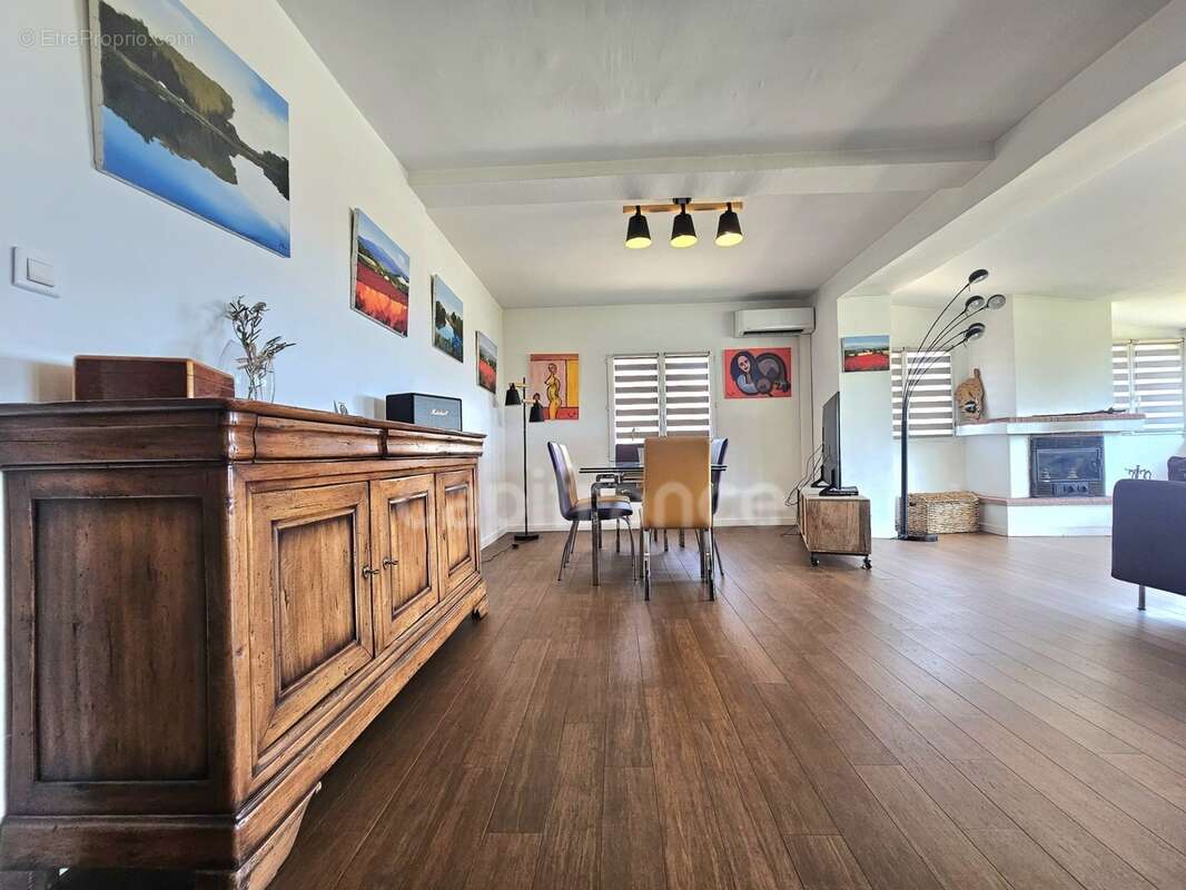 Ensemble immobilier de 368 m2 divisé en 3 habitations, piscine, terrain 1683 m2 à VESCOVATO (Haute Corse) - photo 18