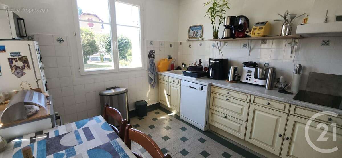 Maison 170 m² à Le Rouget  - photo 2