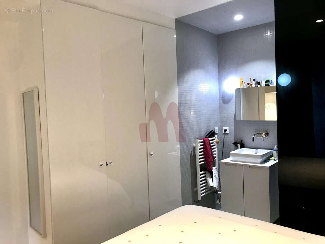 Appartement à PARIS-10E