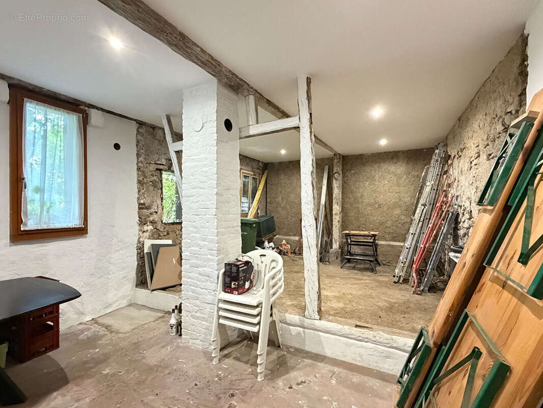 7 pièces - 5 chambres - 163,56 m2 habitables et 139 m2 aménageables - 197 m² de terrain - photo 15