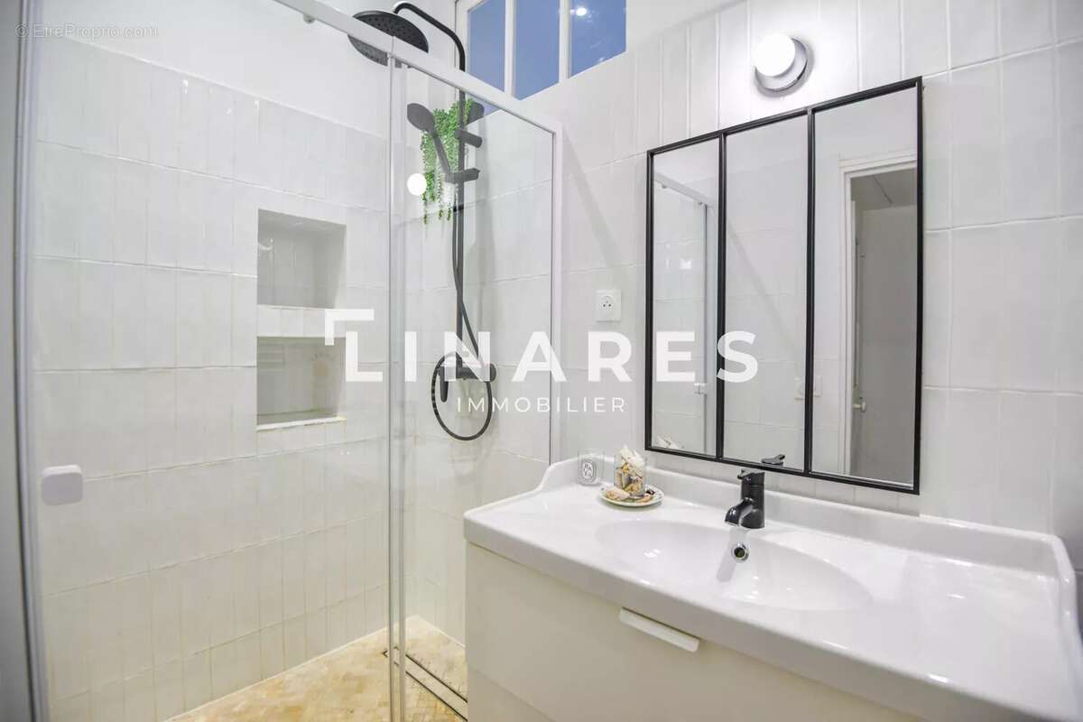 Appartement à MARSEILLE-5E