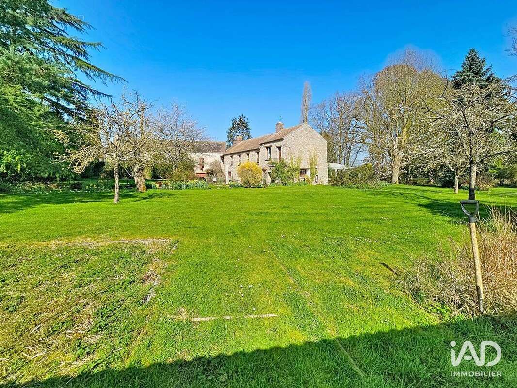 Maison 200 m² à Thoiry  - photo 2