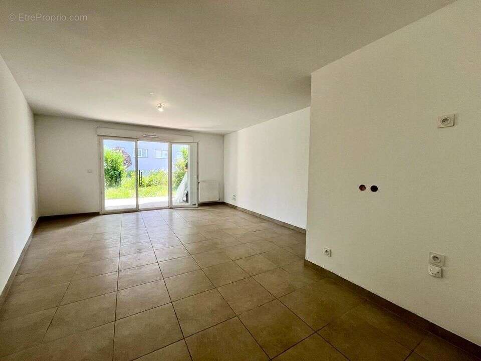 cuisine ouverte sur séjour - Appartement à ANNEMASSE