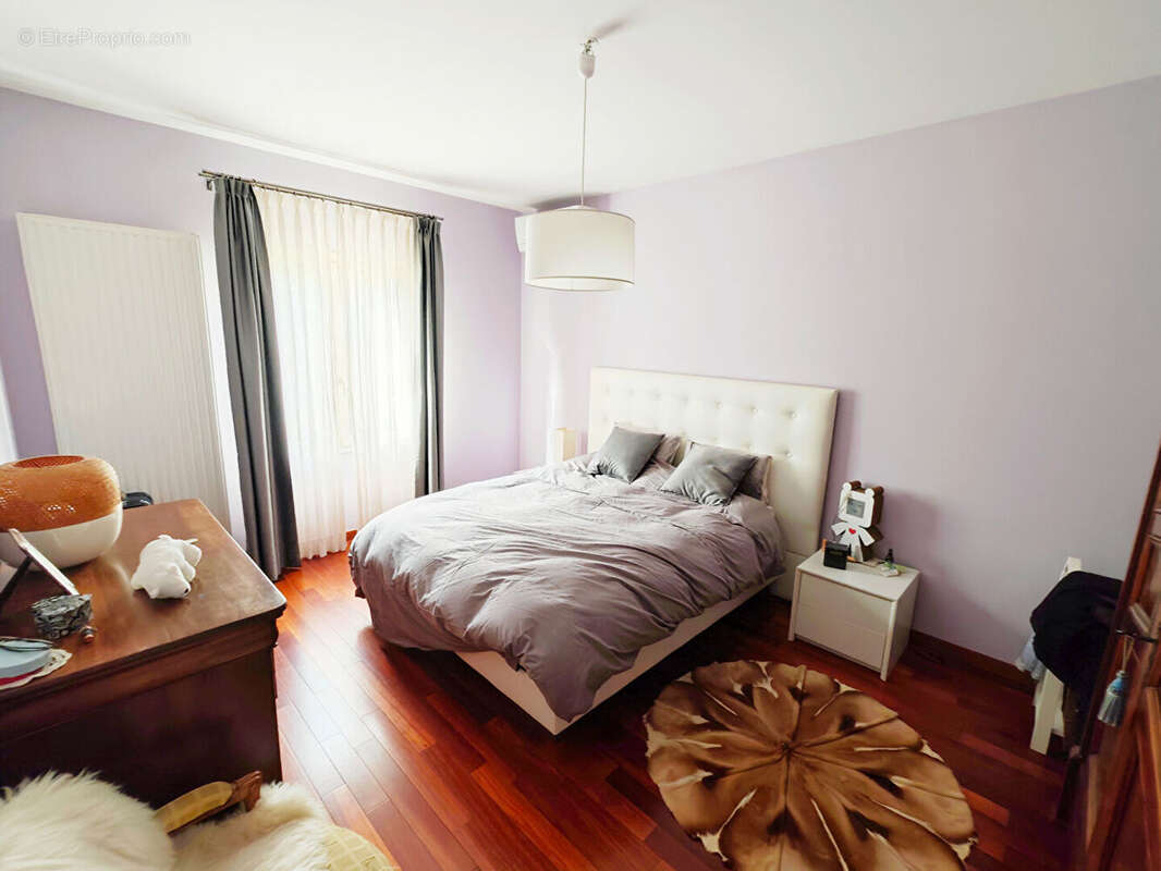 Maison à LA TOUR-DE-SALVAGNY