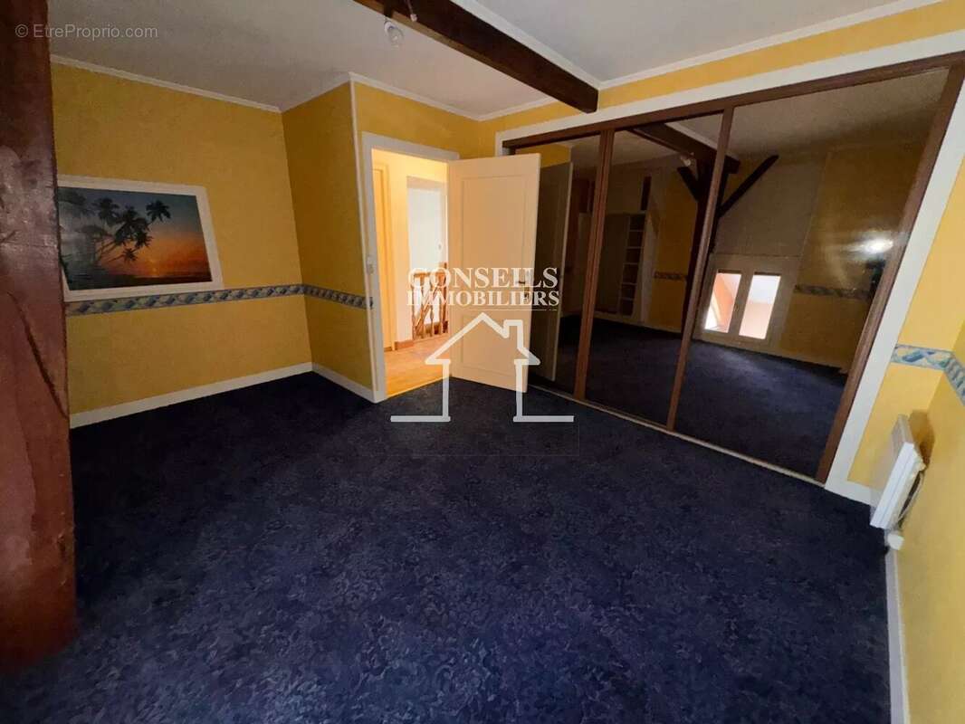 Maison à VILLENEUVE-SUR-YONNE