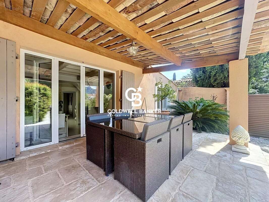 Maison à ROQUEBRUNE-SUR-ARGENS