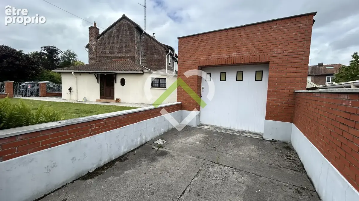 Maison d'angle à travaux avec jardin et garage ! ROUBAIX - Quartier VAUBAN - VAILLANT - BARBIEUX ! - photo 2