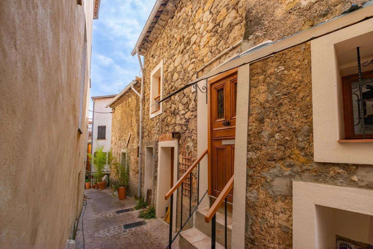 Appartement à BOUYON