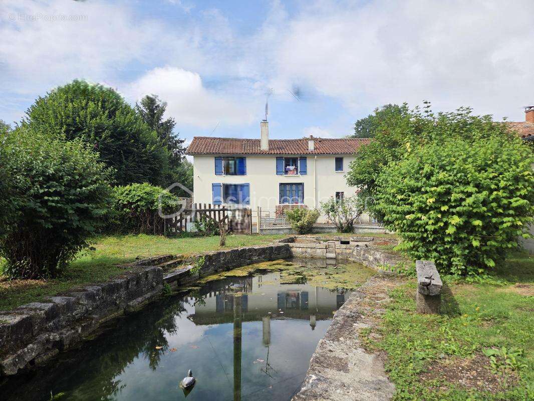 Maison à CHEF-BOUTONNE