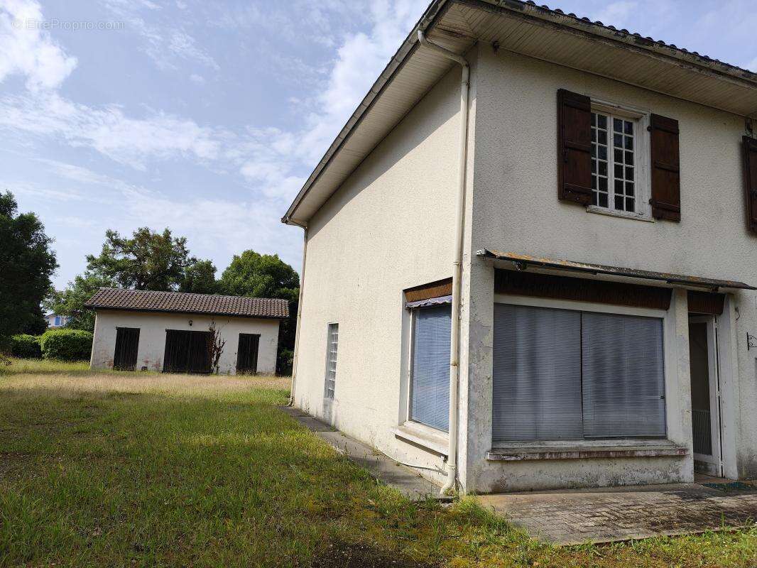 Commerce à SAINT-JULIEN-EN-BORN