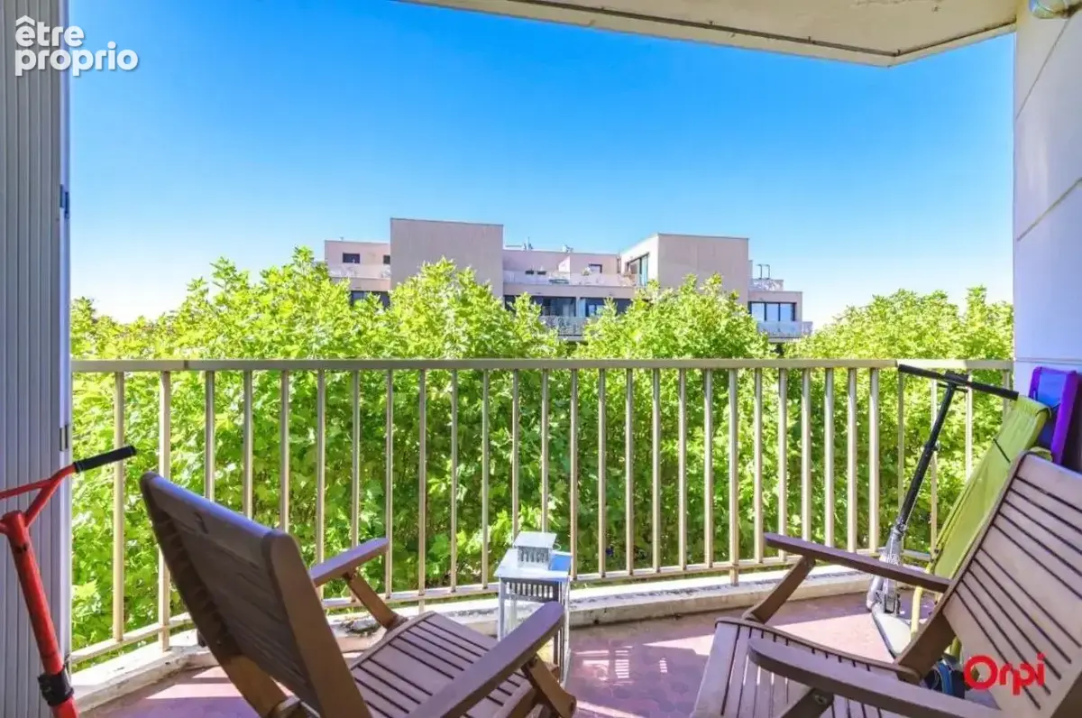 Appartement T3 À Vendre avec 2 Balcons et Stationnement Centre-Ville de Reims - photo 2