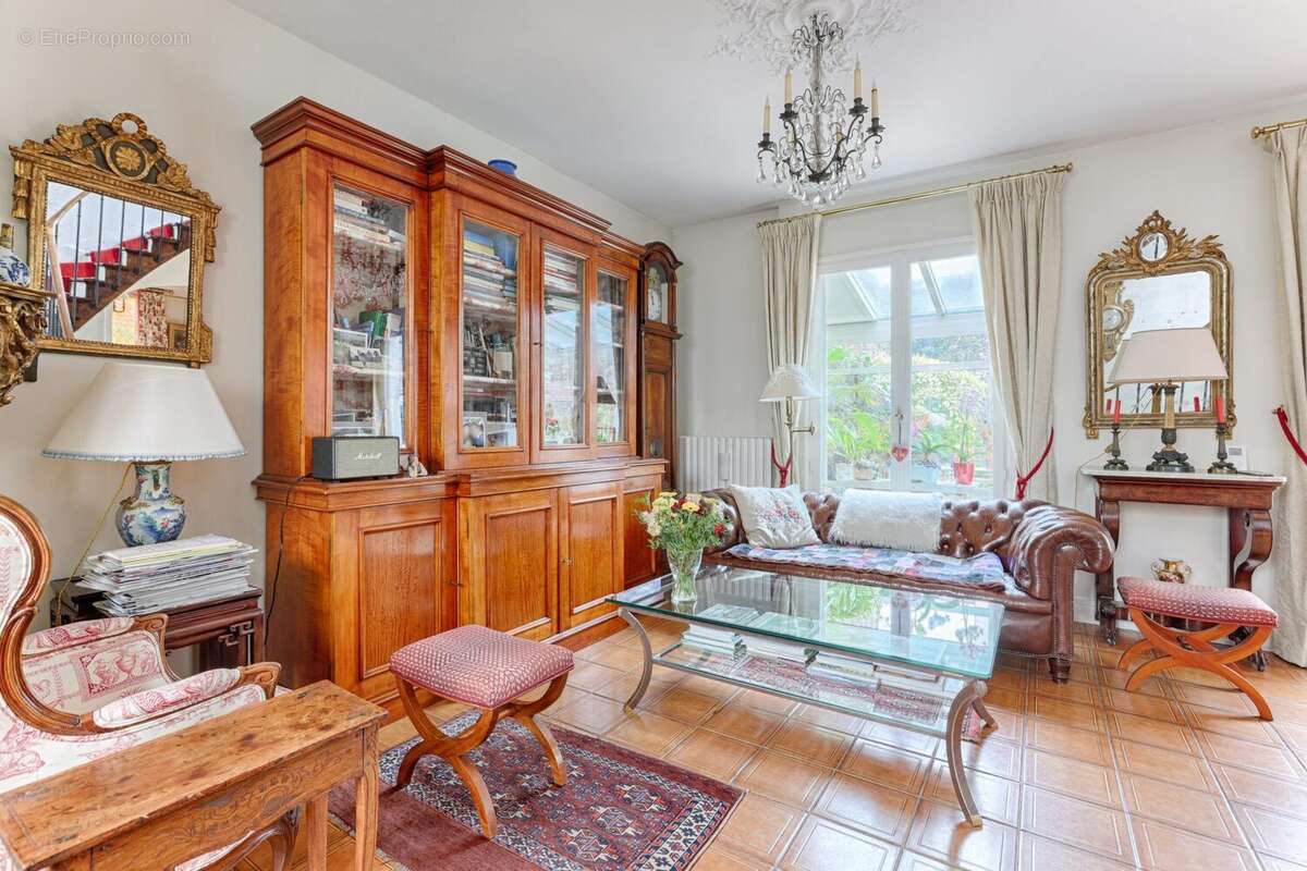 Maison à LA GARENNE-COLOMBES