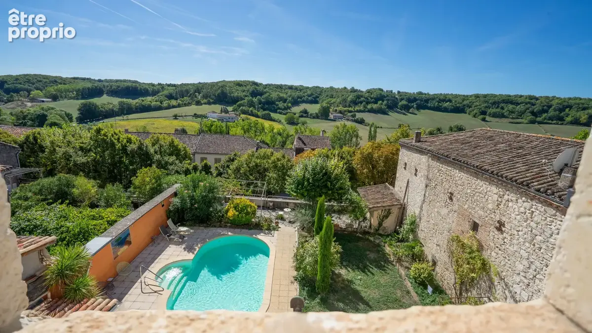 Magnifique maison bourgeoise 18 ème en coeur de village avec jardin, piscine et superbe vue - photo 2