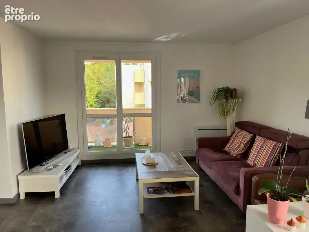 RARE F3 71m² + 2 balcons résidence du BOIS DE VAIRES. Entrée, placards, cuisine équipée ouverte sur séjour double, 1 ou 2 chambr - photo 19