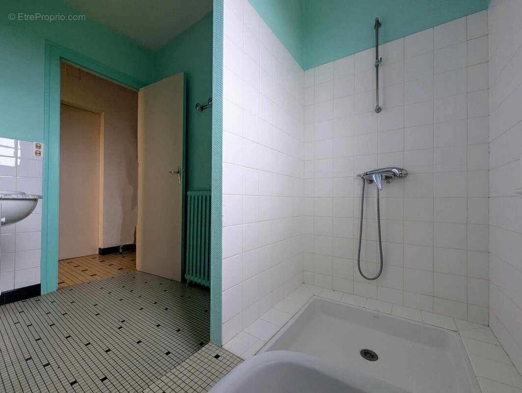 Salle d&#039;eau maison  - Maison à FONTET