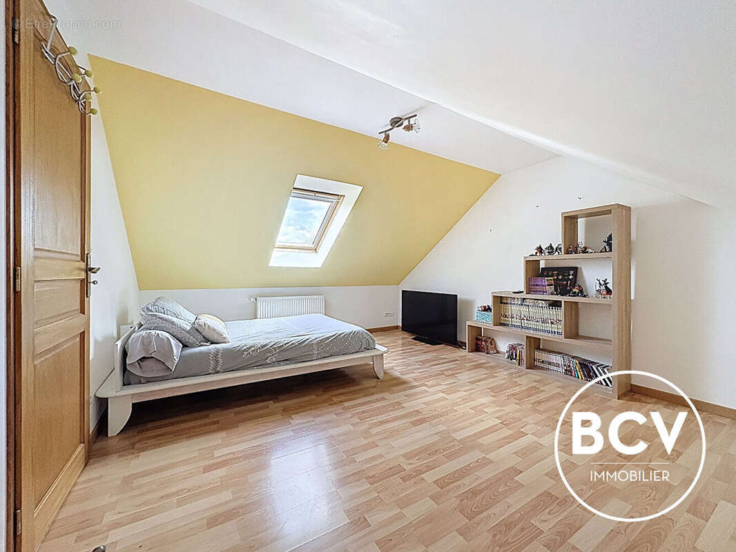 Maison à FONTAINE-LA-GUYON