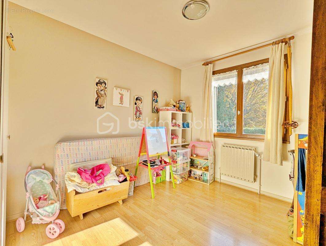 Maison à CHALLES-LES-EAUX