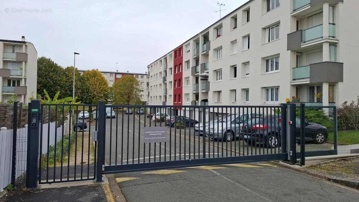 Appartement à SAINT-JEAN-DE-LA-RUELLE