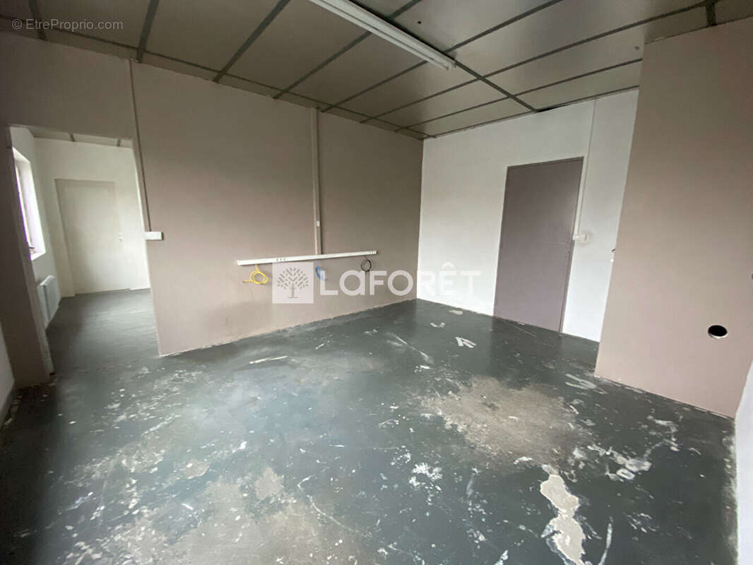 Commerce à DOUE-LA-FONTAINE