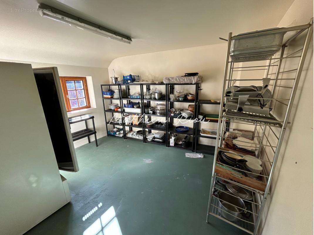 Commerce à SAINT-ETIENNE-DE-FURSAC