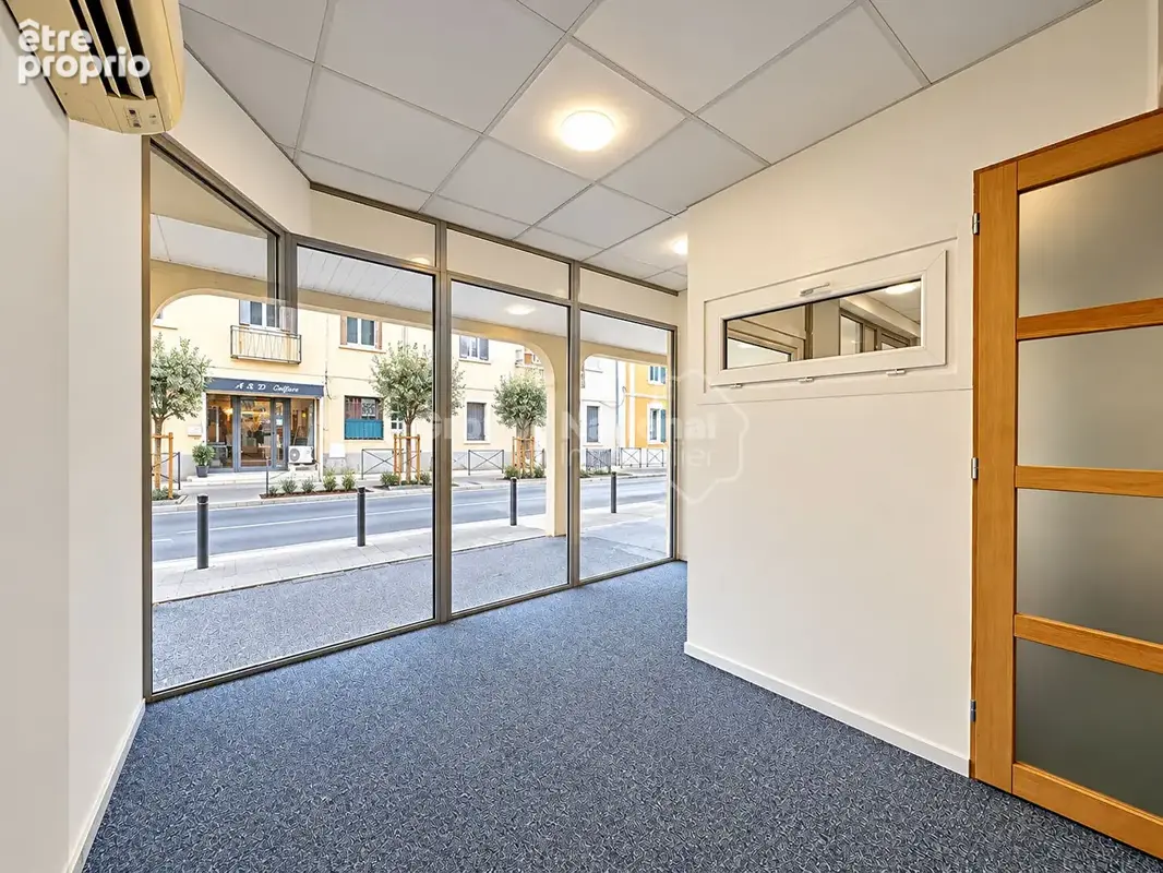 Vente local commercial libre - lunel - quartier gare - local commercial 138 m² - photo 5