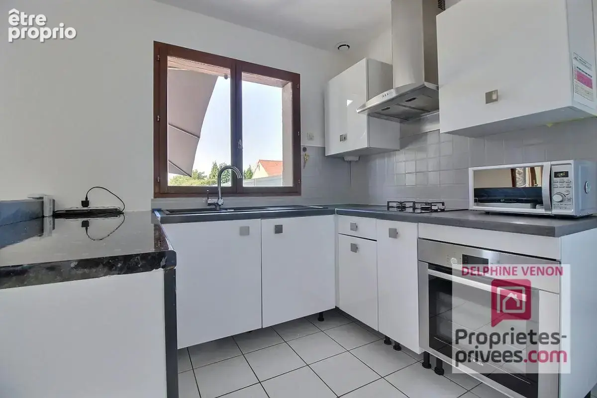 Exclusivité -  Maison de plain-pied climatisée classe énergie C à 2 pas des commodités à Saint Martin D Abbat - photo 4