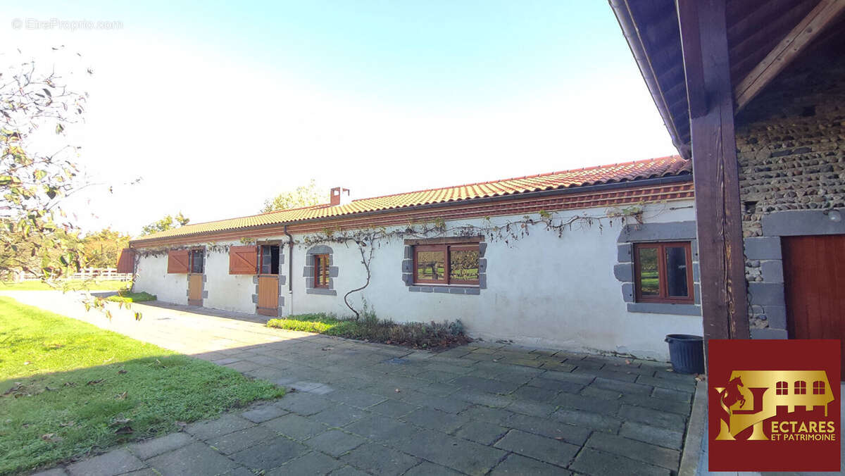 Maison à MARINGUES